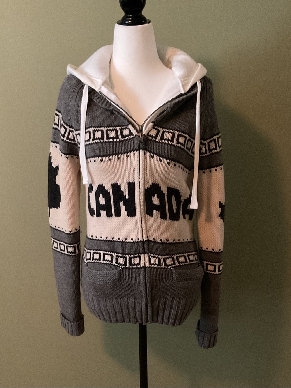 TNA Canada Knit Zip Hoodie + Old Navy White Fleece Hoodie Bundle Women’s L/M